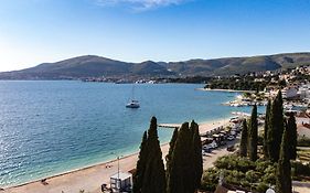 Villa Okruk-10 Meters Away From The Beach