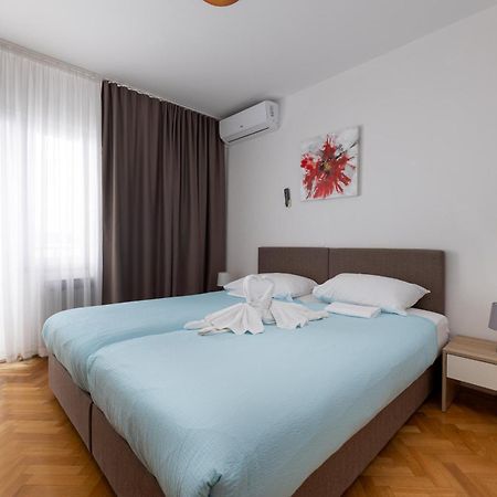 Villa Okruk-10 Meters Away From The Beach Okrug Gornji Exterior photo