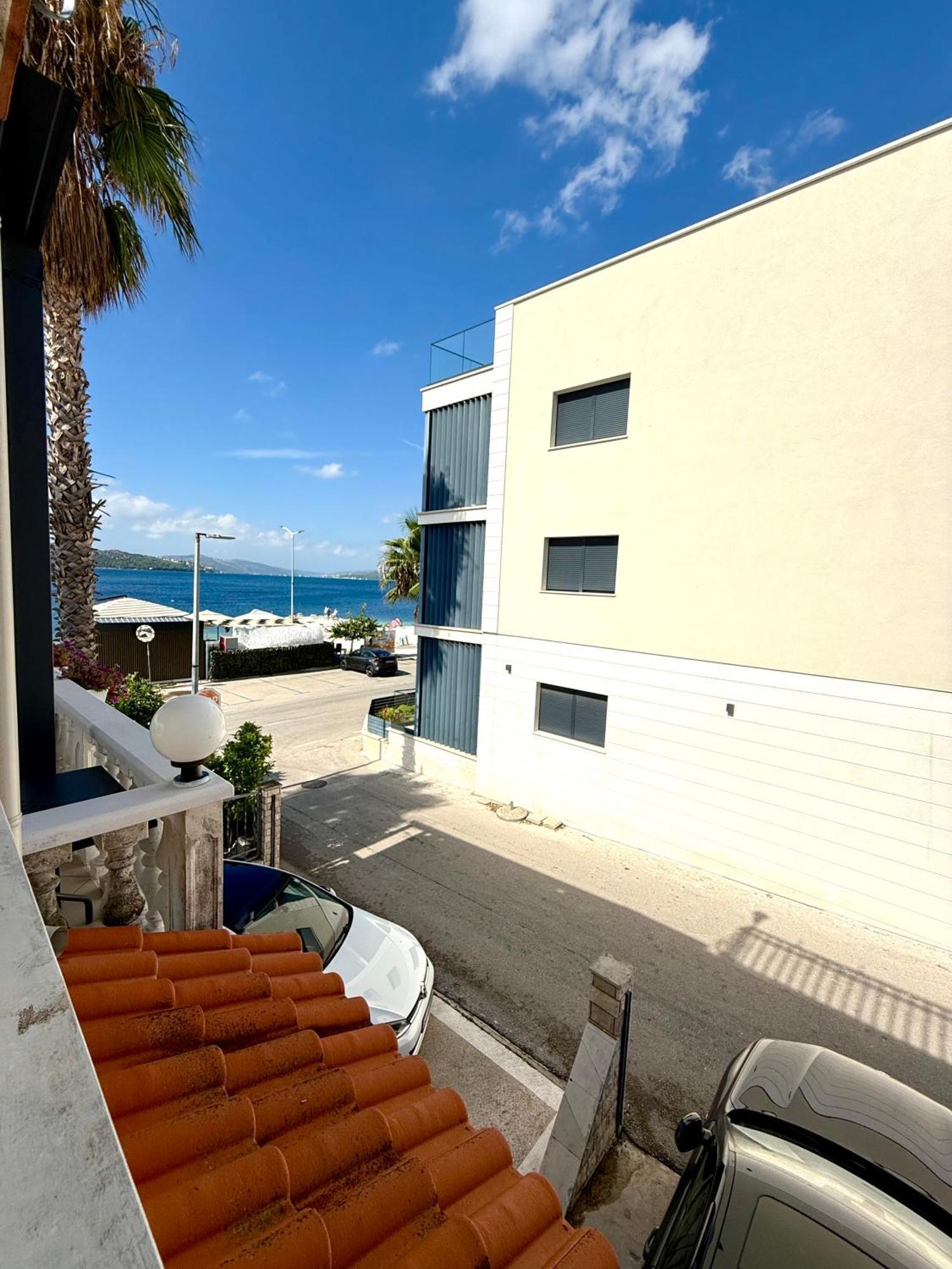 Villa Okruk-10 Meters Away From The Beach Okrug Gornji Exterior photo