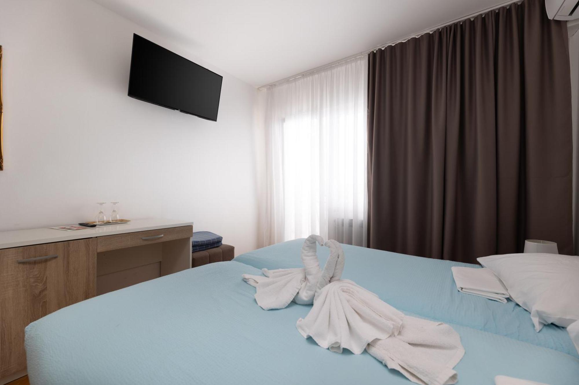 Villa Okruk-10 Meters Away From The Beach Okrug Gornji Exterior photo