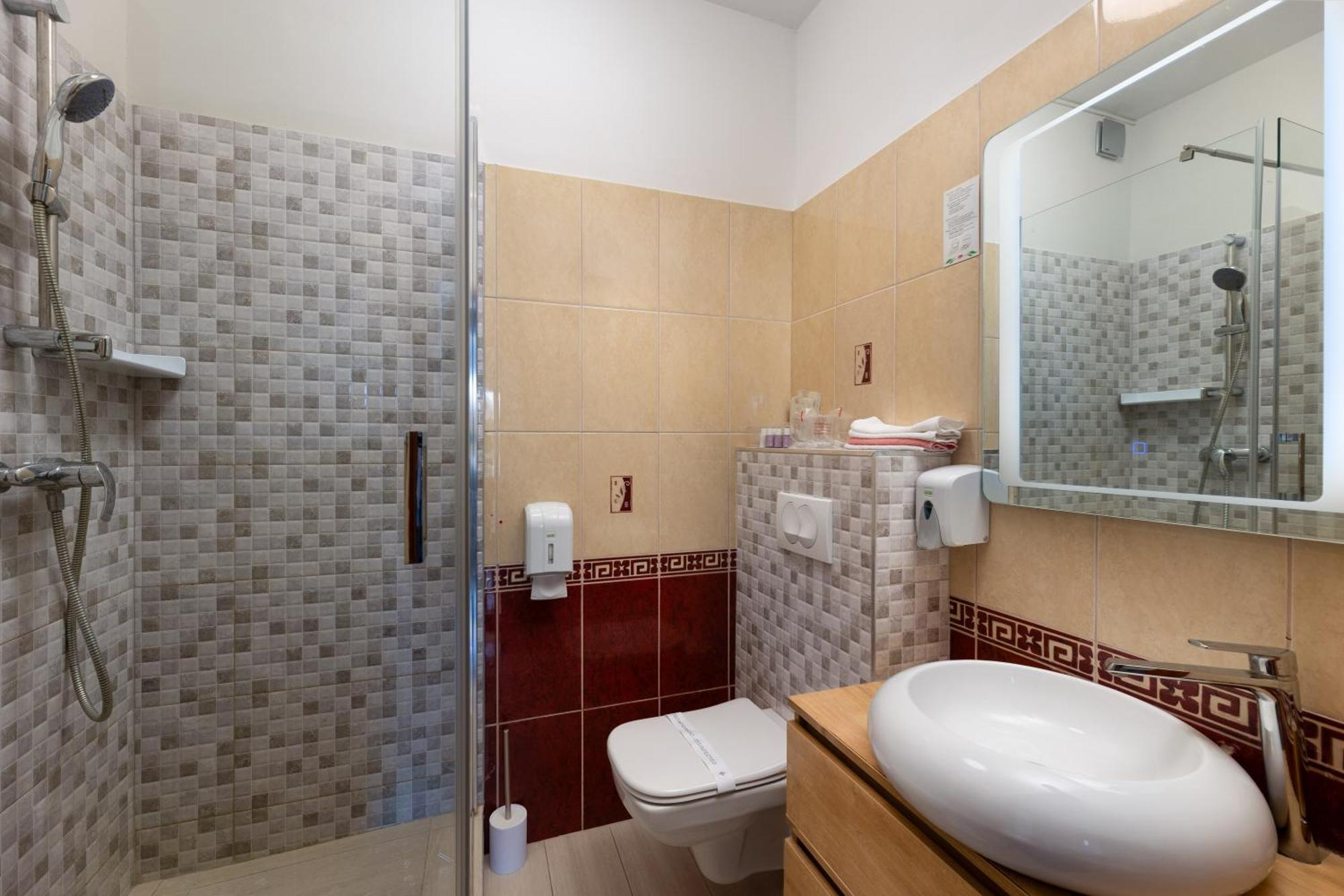 Villa Okruk-10 Meters Away From The Beach Okrug Gornji Exterior photo