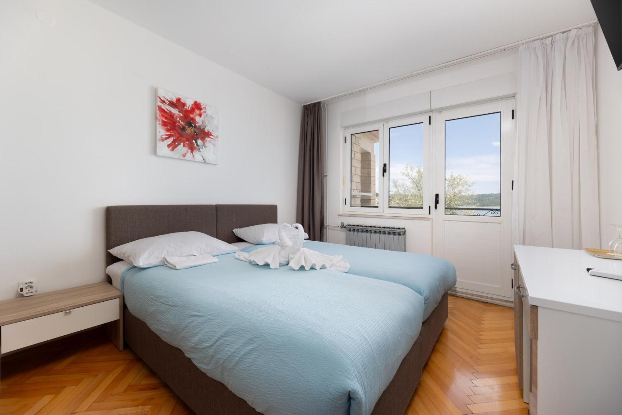 Villa Okruk-10 Meters Away From The Beach Okrug Gornji Exterior photo