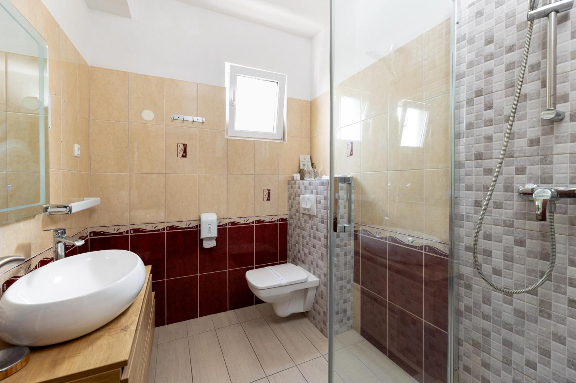Villa Okruk-10 Meters Away From The Beach Okrug Gornji Exterior photo