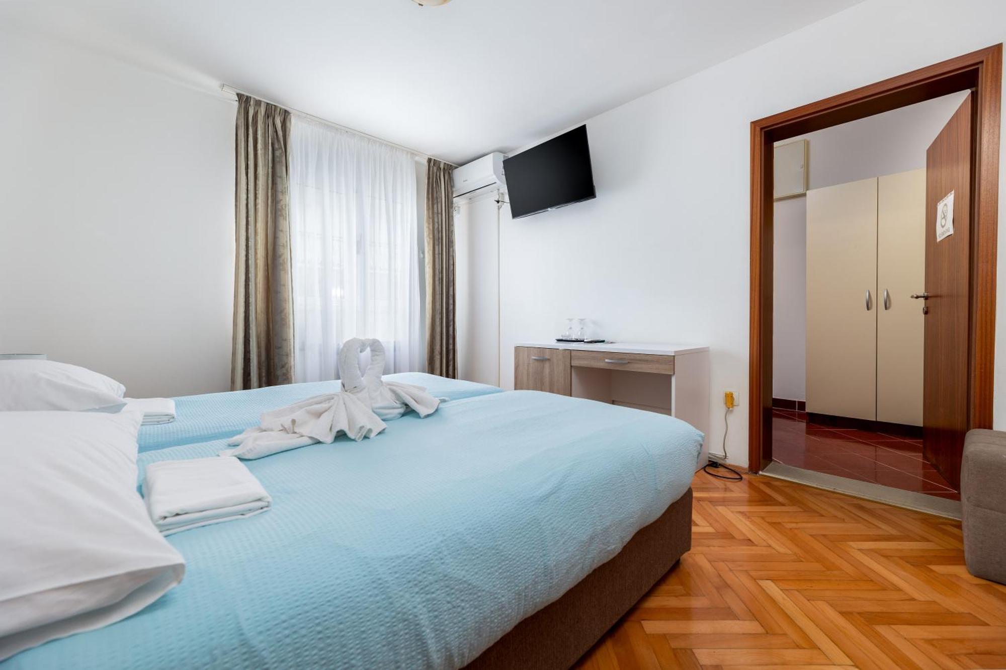 Villa Okruk-10 Meters Away From The Beach Okrug Gornji Exterior photo