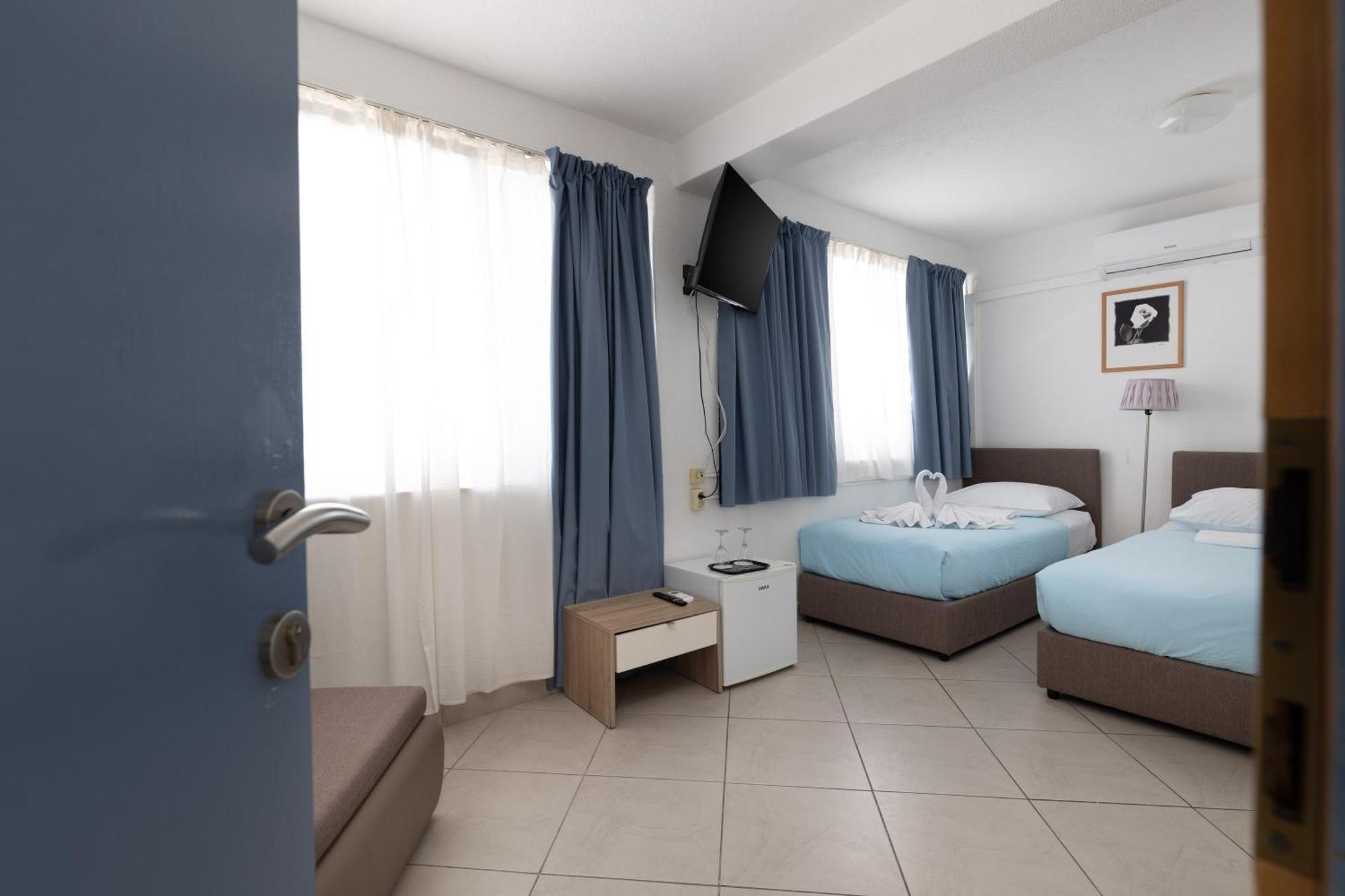 Villa Okruk-10 Meters Away From The Beach Okrug Gornji Exterior photo