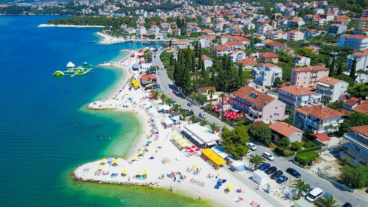 Villa Okruk-10 Meters Away From The Beach Okrug Gornji Exterior photo